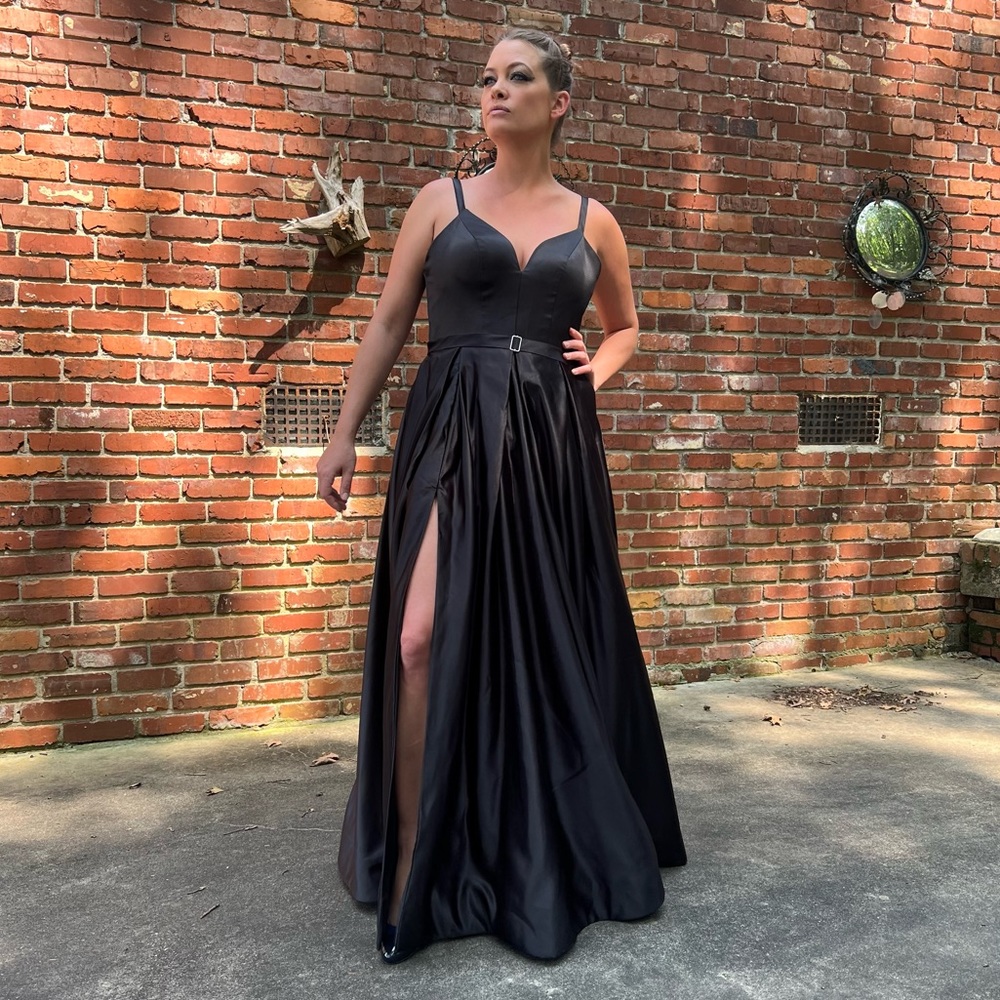 Custom Made Gothic Ballgown Alternative Wedding Dress - Lace Up Corset & Slit - Picture 8 of 17